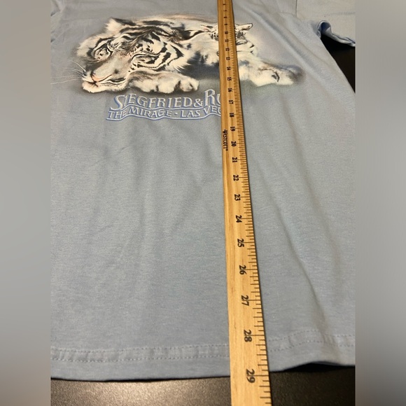 Siegfried and Roy mirage Las Vegas white tiger tee shirt - Picture 4 of 4